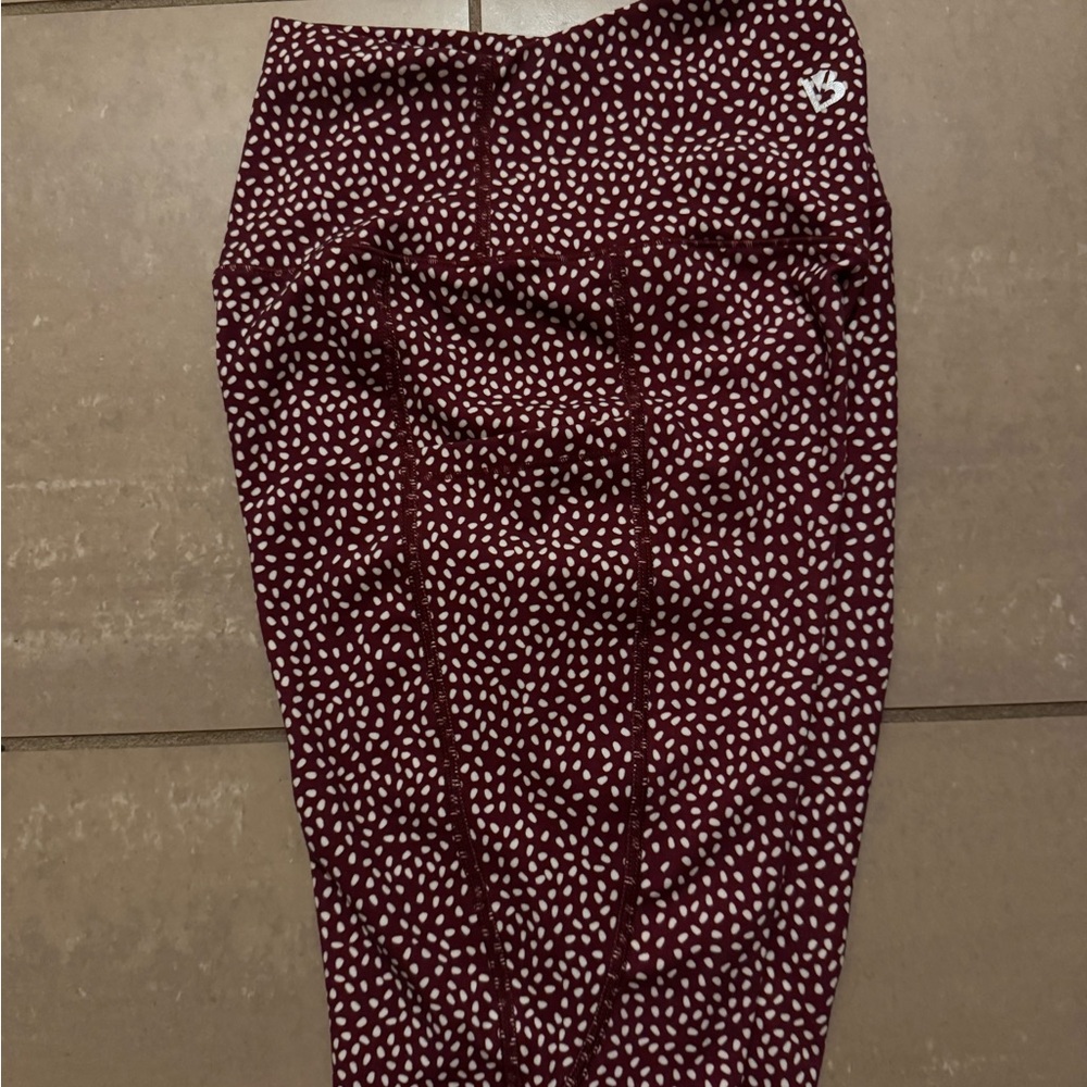 BuffBunny High-Waist Maroon & White Dot Leggings with Pockets - Picture 3 of 6